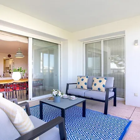 Genteel Flamencos Terrace *