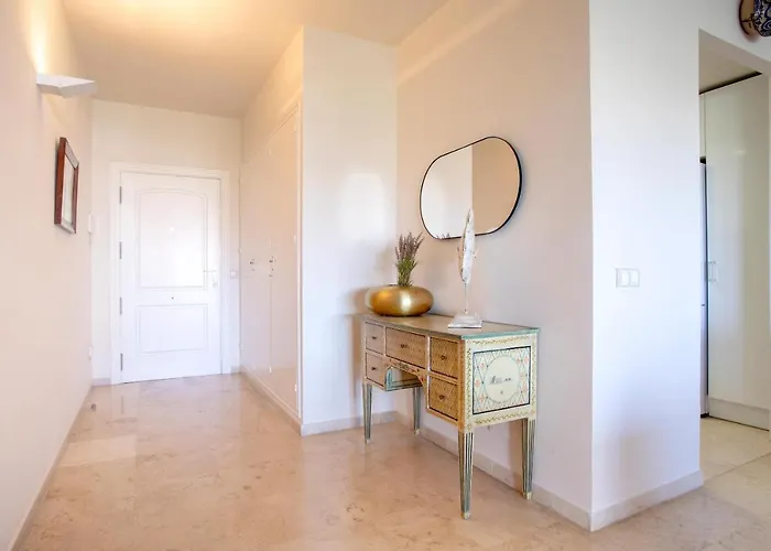 Genteel Flamencos Terrace Apartment